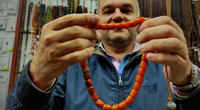 Asırlık tespihler 25 bin liraya alıcı buluyor!