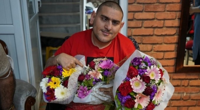 Hayatını engelli oğluna adayan baba 'Yılın Babası' seçildi