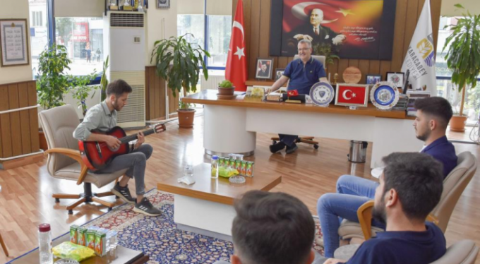 'Koca Yürekli Adam' 2023 seçim şarkısı olabilir