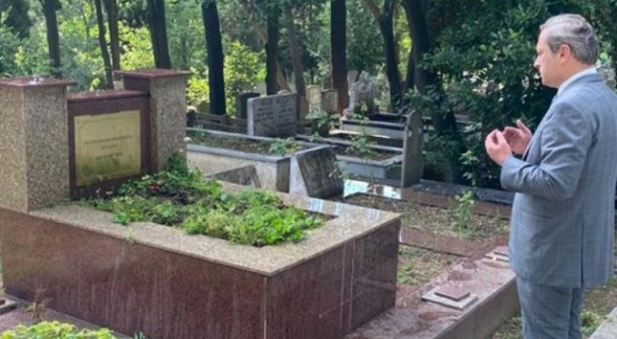 Burak Elmas, Ali Sami Yen'in mezarını ziyaret etti