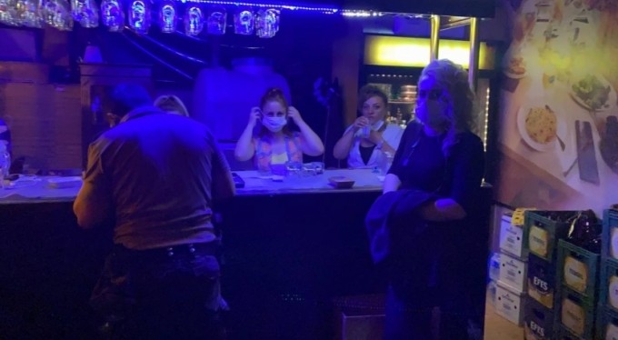 Bursa'da eğlence mekanına gece baskını!