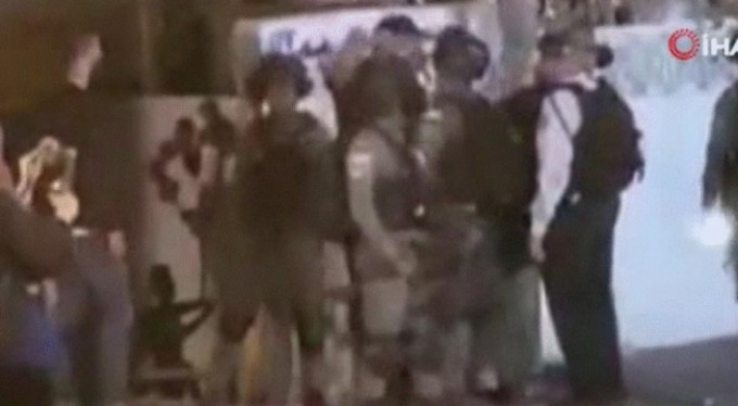 Yahudi yerleşimciler Şeyh Cerrah sakinlerine saldırdı: 2 yaralı