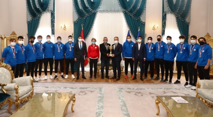 Tarih yazan sporculardan Başkan Aktaş'a ziyaret