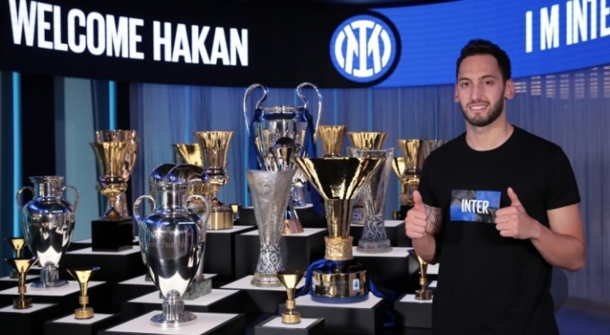 Hakan Çalhanoğlu Inter'e transfer oldu