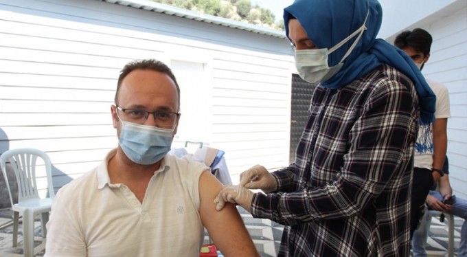 BOSAB'da 1 günde bin kişi aşılandı