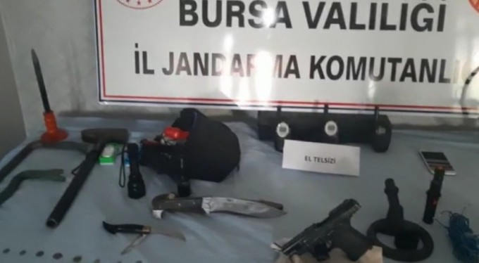 Bursa'da piyasa değeri 50 bin dolar olan tarihi eserleri satamadan yakalandı