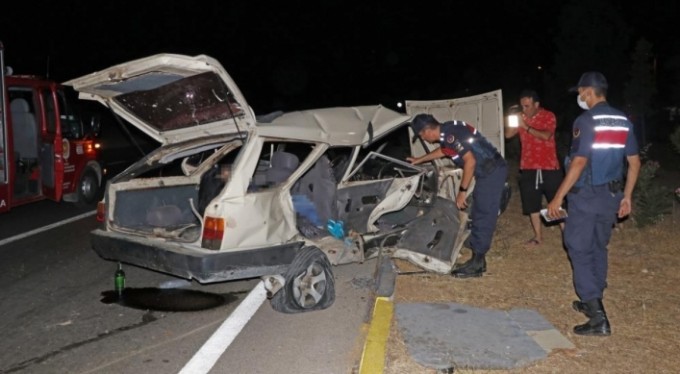 Feci kazada ortalık savaş alanına döndü: 3 ölü, 5 yaralı