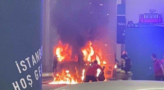 İstanbul Havalimanı'nda korkutan anlar: Vip araç alev alev yandı