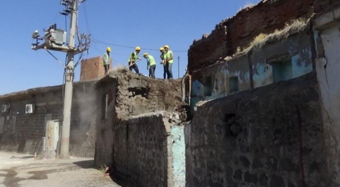 Sur'da 44 metruk yapı yıkılıp, yerine park yapılacak