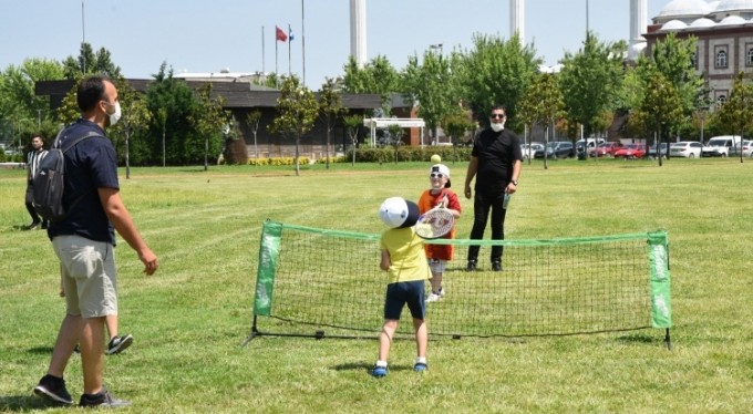 Hiç büyümeyen babalar ile çocuklar etkinlikte bir araya geldi
