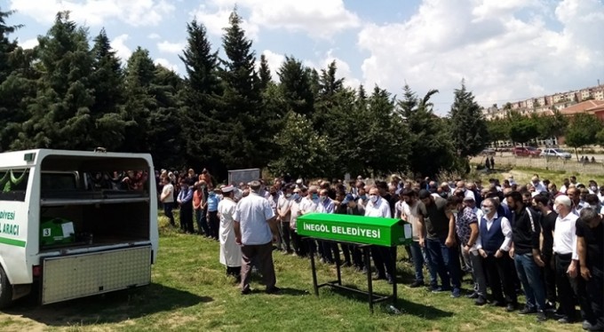 Bursalı babanın en acı günü; 2 kızını aynı anda toprağa verdi