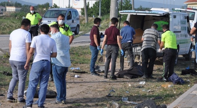 Bursa'da Otomobil ile motosikletin kafa kafaya çarpıştığı kazanın görüntüleri ortaya çıktı!