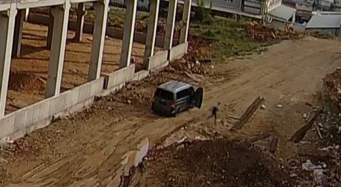 Bursa'da Cezaevine giden babaya kızlarından adliye önünde veda