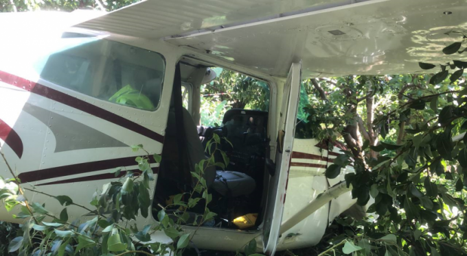 Bursa'da eğitim uçağı havalimanı yerine meyve bahçesine indi: 2 yaralı