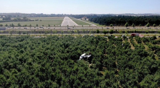 Uçağın mecburi iniş yaptığı bahçenin sahibi: "Ben geldiğimde yaralıların durumu iyiydi"