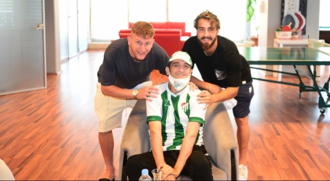 Bursaspor taraftarı Şükrü Keskin, kulübü ziyaret etti