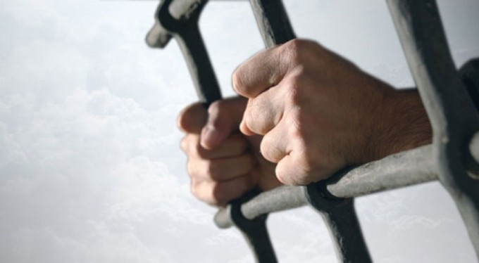 İtalya'da mahkumlara şiddet uygulayan 52 gardiyan açığa alındı