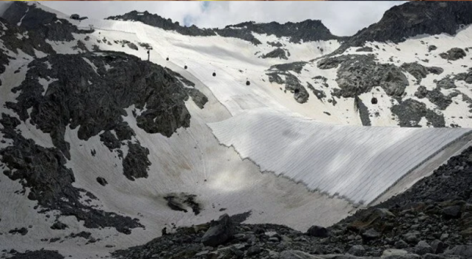 İtalya'daki Presena Buzulu erimesin diye örtüyle kaplandı