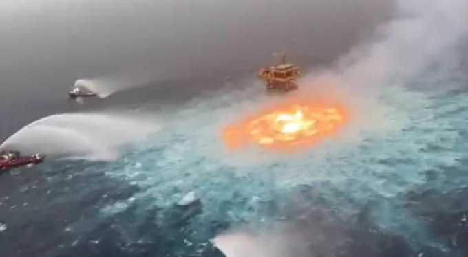 Okyanusun ortasında yangın!