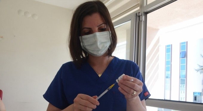 Fedakar hemşire: Bakan Koca paylaştı