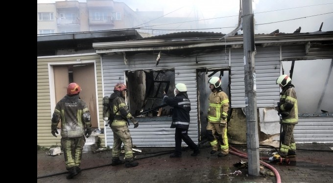 Bursa'da 3 ev küle döndü