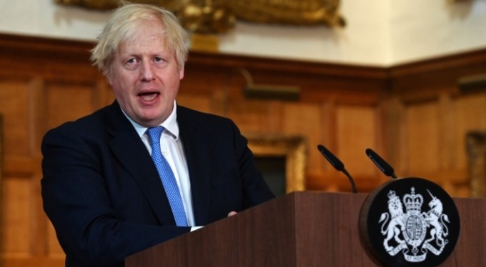 Johnson: "Maske zorunluluğu kalkacak"