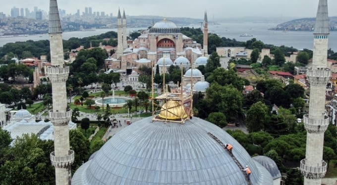 Sultanahmet Camii Kubbe alemi yerleştiriliyor