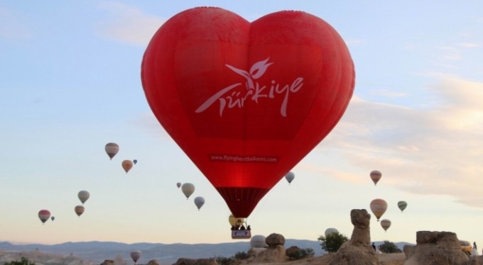Türkiye'nin ilk figürlü balonu Kapadokya'da uçtu