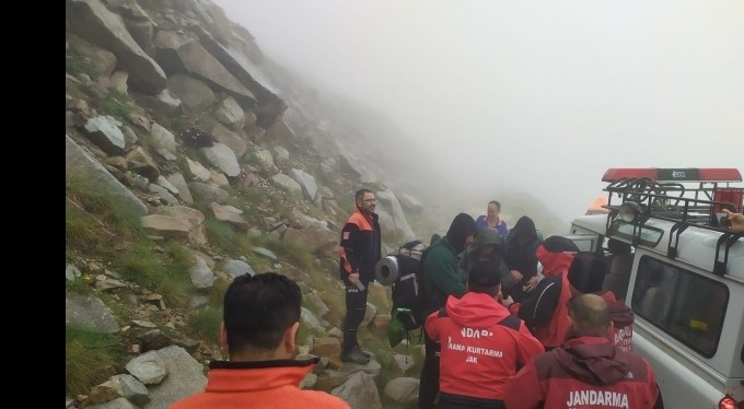 Uludağ'da kaybolan 4 arkadaş, 6 saat sonra bulundu