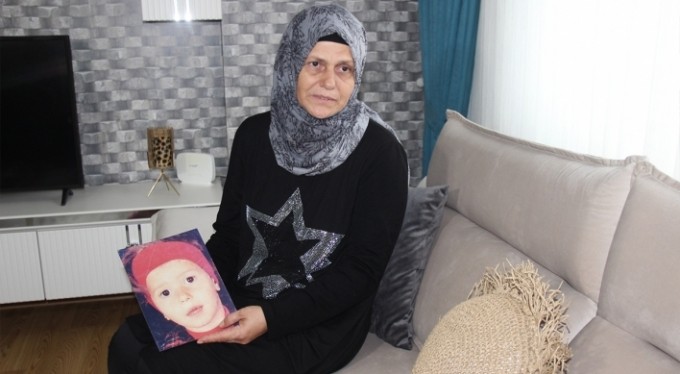 Depremde kaybettiği kızını 21 yıldır arıyor