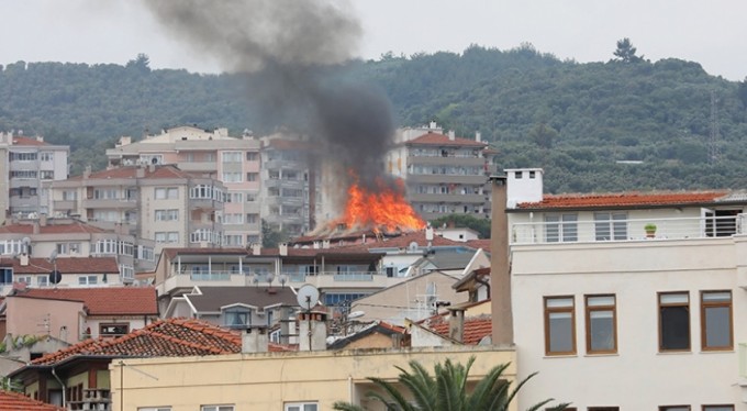 Bursa'da şehrin göbeğinden alevler yükseldi!