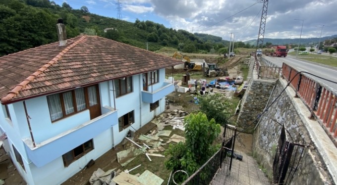 Canlarını son anda kurtardılar, tüm eşyaları kullanılmaz hale geldi