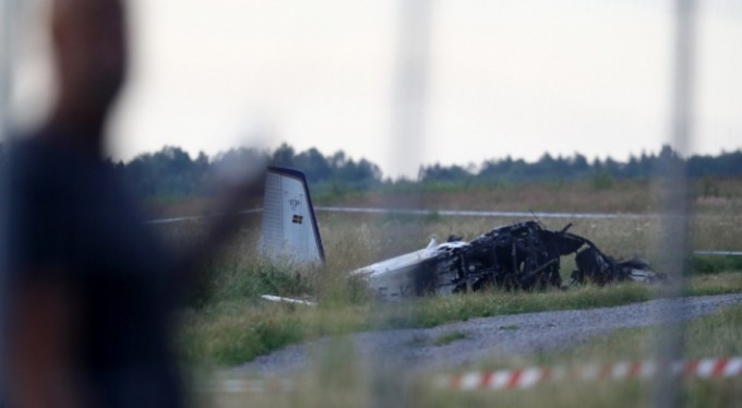İsveç'te içinde 9 kişinin bulunduğu uçak düştü