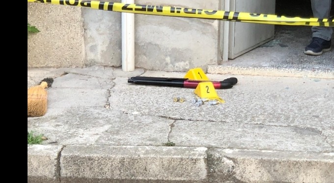 Pompalı tüfekle babasını vurdu