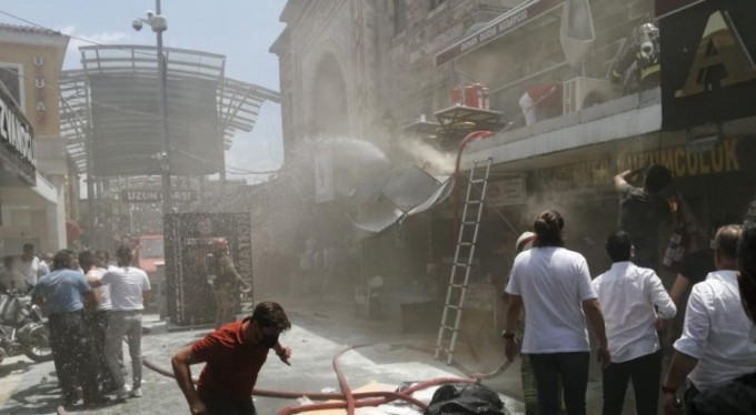 Tarihi kapalı çarşıda korkutan yangın