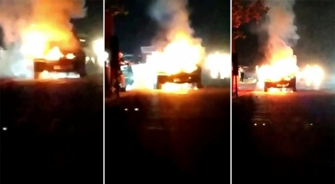 Bursa'da park halindeki otomobil alev alev yandı