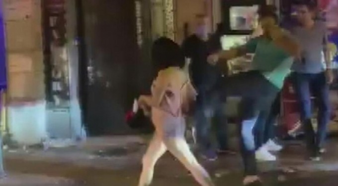 Gece kulübünde dehşet! Parmak koparan kadına dayak