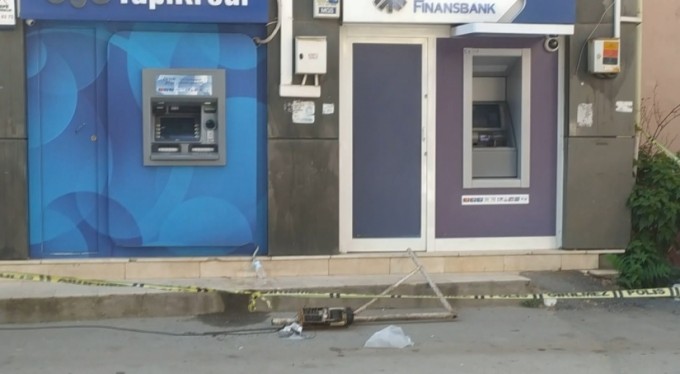 Bursa'da bankamatikten para çekerken üzerine caraskal düştü