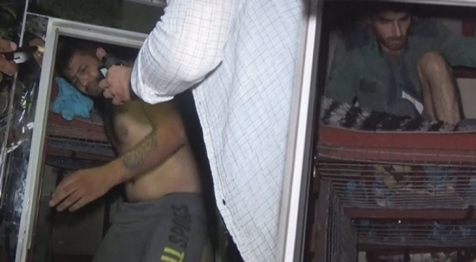 Kafesteki esirler kurtarıldı! Silahlı suç örgütüne operasyon