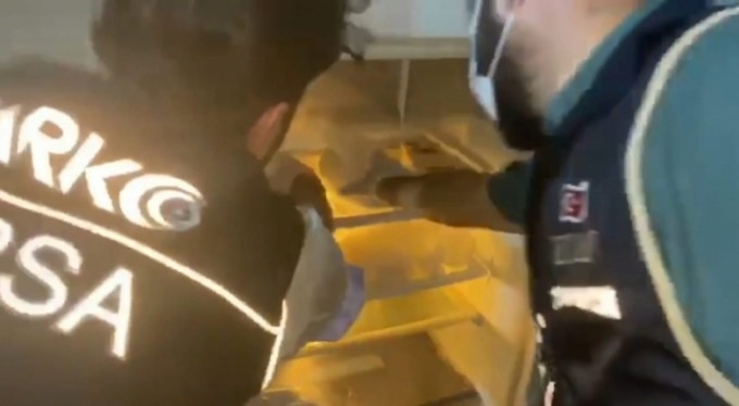 Buzdolabından 3.5 kilo uyuşturucu çıktı