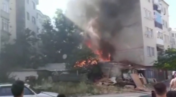 Bursa'da korkutan yangın ev alevlere teslim oldu