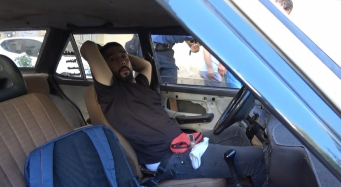 Bursa'da sabah arabasının yanına gitti, arabasında başka birinin uyuduğunu gördü