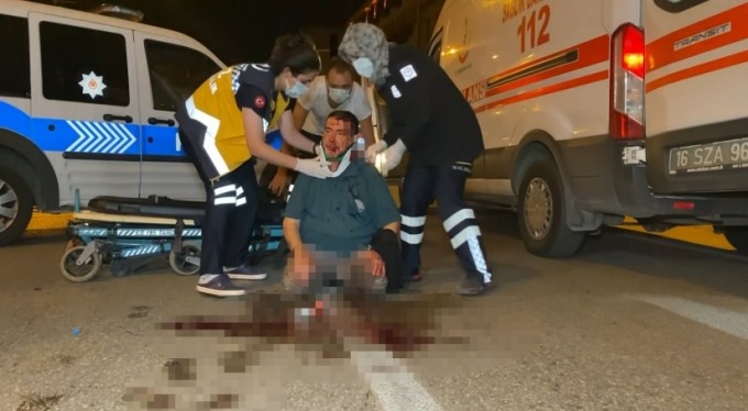 Bursa'da yolun karşısına geçen yaşlı adama motosiklet çarptı