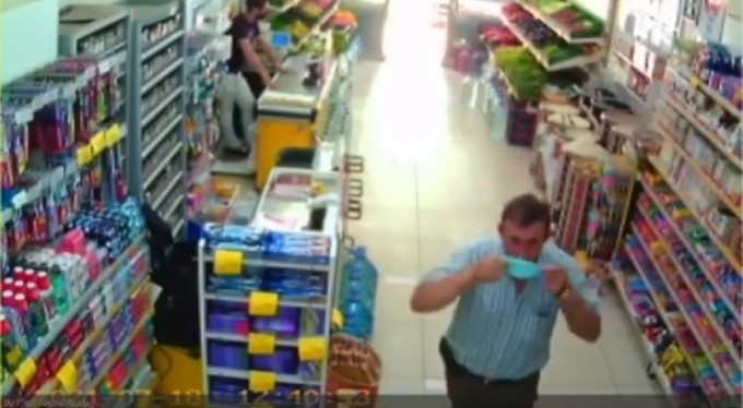 Bursa'da maskeyi öyle bir yerinden çıkarttı ki görenler şaşkına döndü