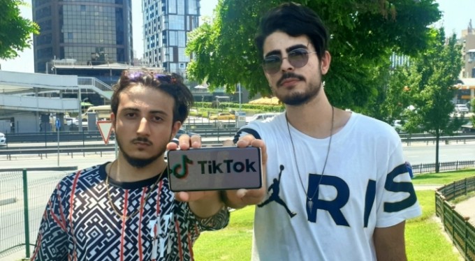 Lise öğrencileri Tiktok'un sınırsız jeton açığını buldu