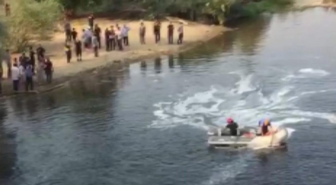 Serinlemek için girdiği suda boğuldu