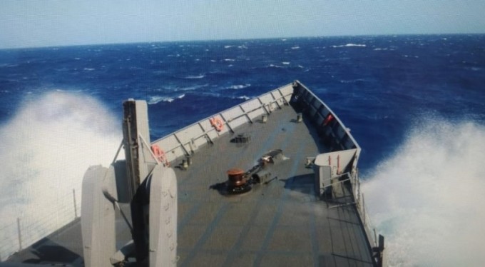 Kaş'ın 161 mil güneybatısında 45 kişinin bulunduğu bir tekne battı