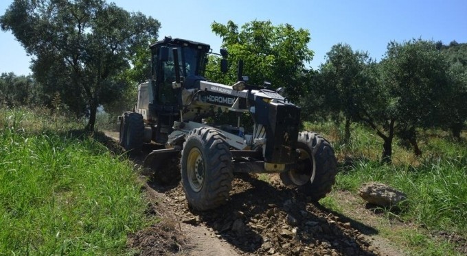 Gemlik Belediyesi'nin tarıma desteği arazi yollarıyla devam ediyor