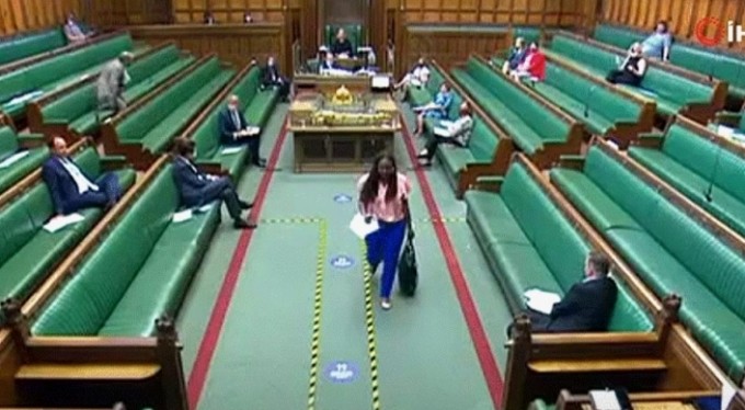 Başbakan'a yalancı dedi Parlamentodan kovuldu