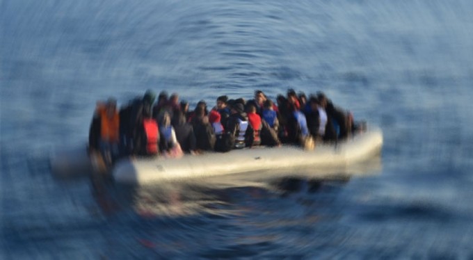 Libya açıklarında göçmenleri taşıyan bot alabora oldu: 57 kişi öldü